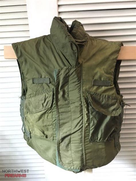 how much did a vietnam era flak jacket weigh